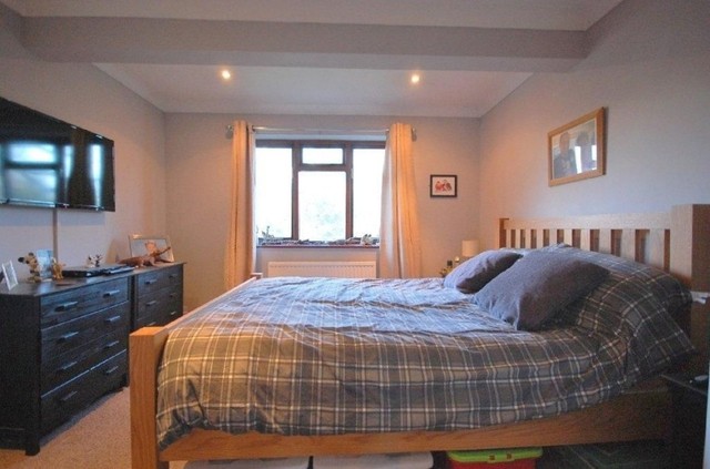  Image of 4 bedroom Detached house for sale in The Crescent Purbrook Waterlooville PO7 at The Crescent Purbrook Waterlooville, PO7 5EU