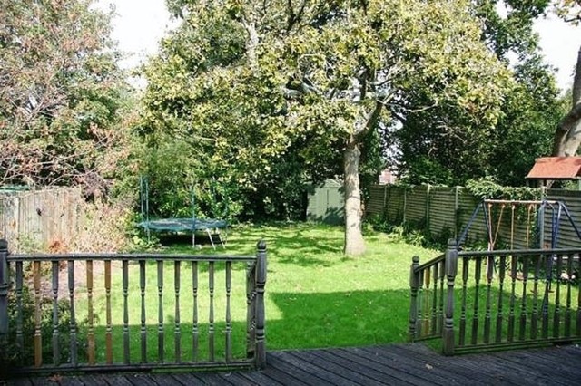  Image of 4 bedroom Detached house for sale in The Crescent Purbrook Waterlooville PO7 at The Crescent Purbrook Waterlooville, PO7 5EU