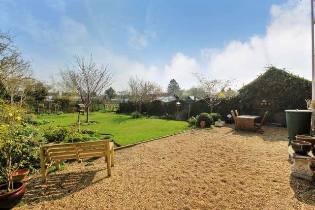  Image of 5 bedroom Detached house for sale in Queen Street Pitstone Leighton Buzzard LU7 at Queen Street Pitstone Leighton Buzzard, LU7 9AU