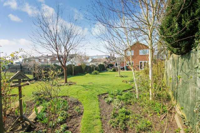  Image of 5 bedroom Detached house for sale in Queen Street Pitstone Leighton Buzzard LU7 at Queen Street Pitstone Leighton Buzzard, LU7 9AU