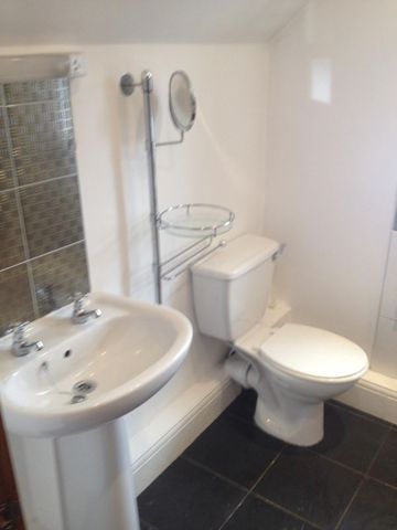  Image of 3 bedroom Flat to rent in Queens Drive Wavertree Liverpool L15 at Queens Drive Wavertree Liverpool, L15 7NE