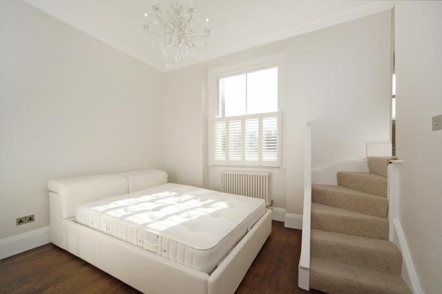  Image of 2 bedroom Property to rent in Queens Gardens London W2 at Queens Gardens  London, W2 3AF