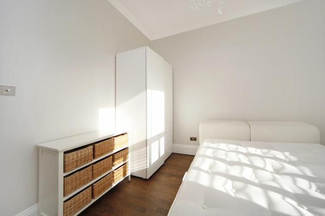  Image of 2 bedroom Property to rent in Queens Gardens London W2 at Queens Gardens  London, W2 3AF
