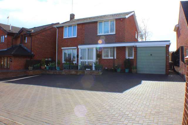  Image of 3 bedroom Detached house for sale in Queensway Banbury OX16 at Queensway  Banbury, OX16 9NF