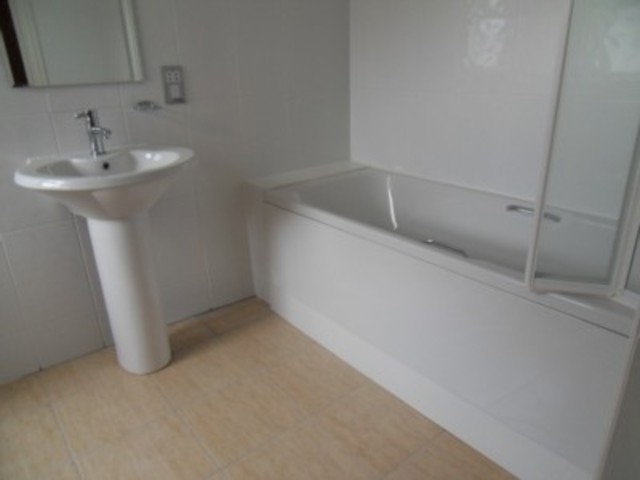  Image of 3 bedroom Flat to rent in Rabbits Road London E12 at Rabbits Rd Manor Park London, E12 5HZ