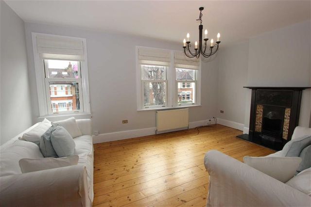  Image of 3 bedroom Flat to rent in Radcliffe Road London N21 at Radcliffe Road Winchmore Hilll Winchmore Hilll, N21 2SD