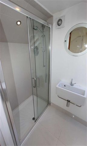  Image of 3 bedroom Flat to rent in Radcliffe Road London N21 at Radcliffe Road Winchmore Hilll Winchmore Hilll, N21 2SD