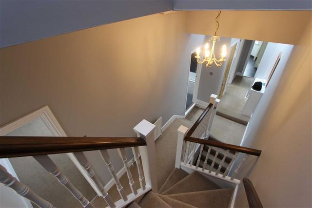  Image of 3 bedroom Flat to rent in Radcliffe Road London N21 at Radcliffe Road Winchmore Hilll Winchmore Hilll, N21 2SD