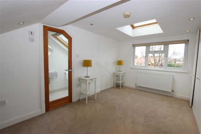  Image of 3 bedroom Flat to rent in Radcliffe Road London N21 at Radcliffe Road Winchmore Hilll Winchmore Hilll, N21 2SD