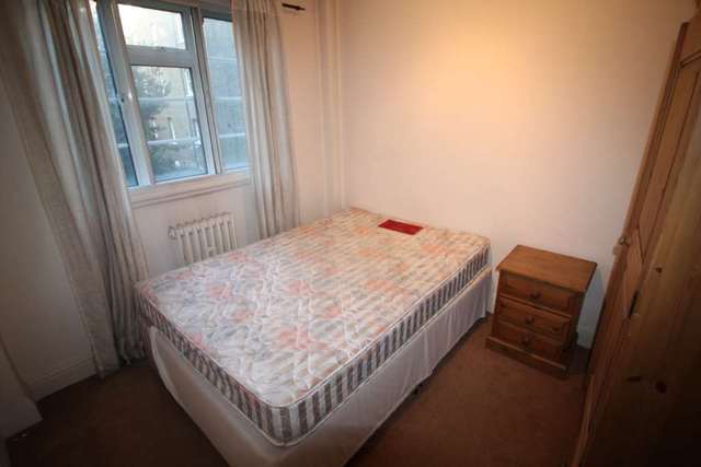  Image of 2 bedroom Apartment to rent in Redcliffe Close Old Brompton Road London SW5 at Redcliffe Close Earls Court London, SW5 9HX