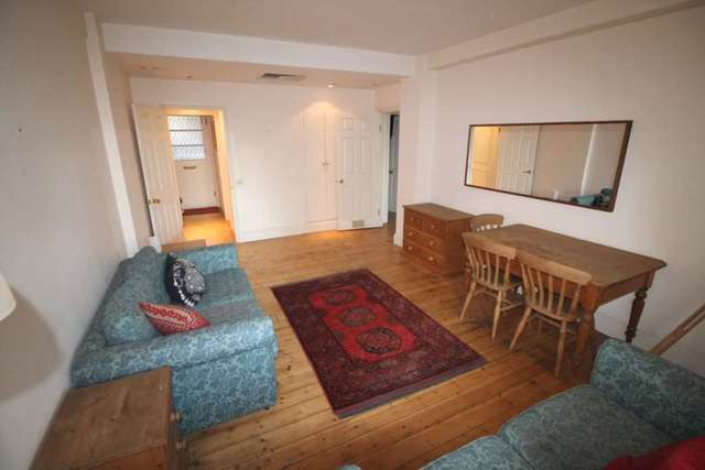  Image of 2 bedroom Apartment to rent in Redcliffe Close Old Brompton Road London SW5 at Redcliffe Close Earls Court London, SW5 9HX