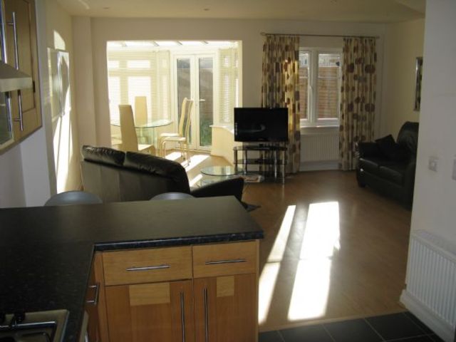  Image of 4 bedroom Mews to rent in Caberfeigh Close Redhill RH1 at REDHILL, RH1 6BF