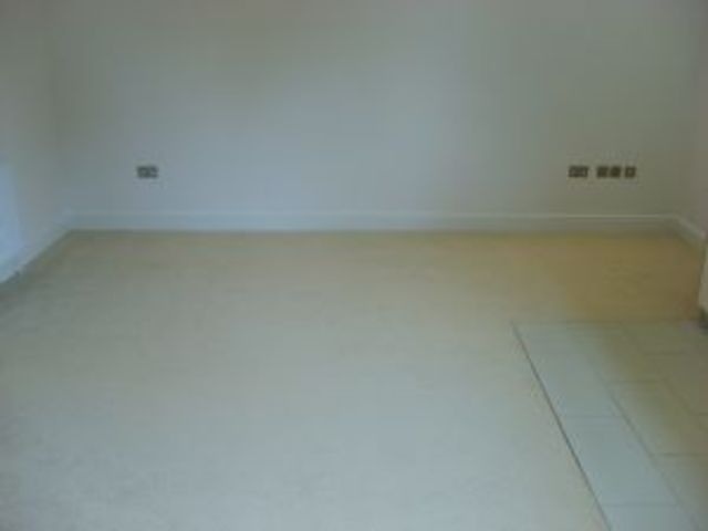  Image of 2 bedroom Flat to rent in Nutfield Road Redhill RH1 at Redhill, RH1 4ED