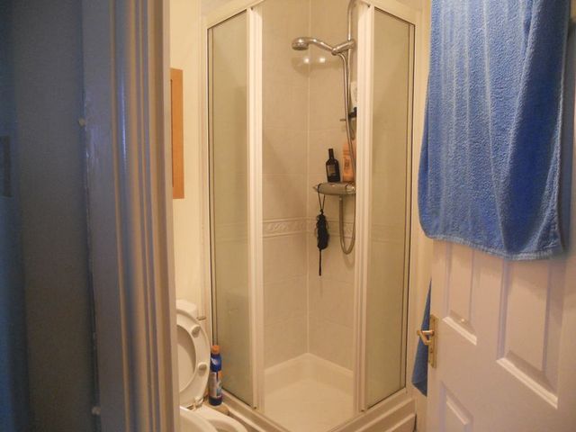  Image of 2 bedroom Flat to rent in Reed Drive Redhill RH1 at Reed Drive  Redhill, RH1 6TA