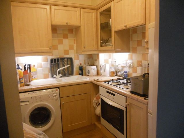  Image of 2 bedroom Flat to rent in Reed Drive Redhill RH1 at Reed Drive  Redhill, RH1 6TA