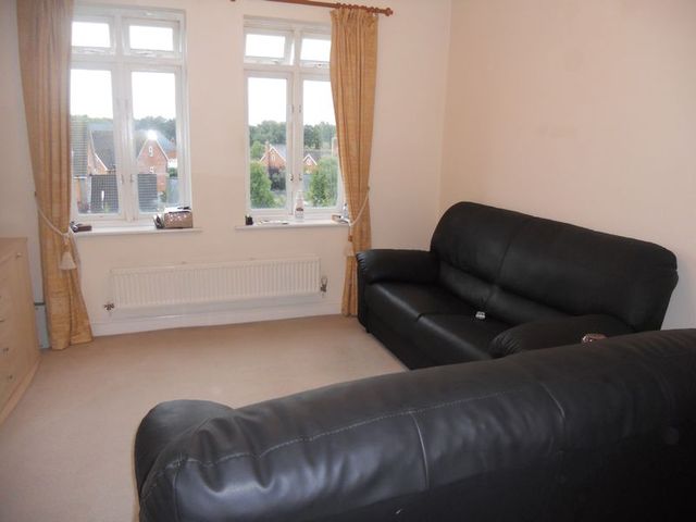  Image of 2 bedroom Flat to rent in Reed Drive Redhill RH1 at Reed Drive  Redhill, RH1 6TA