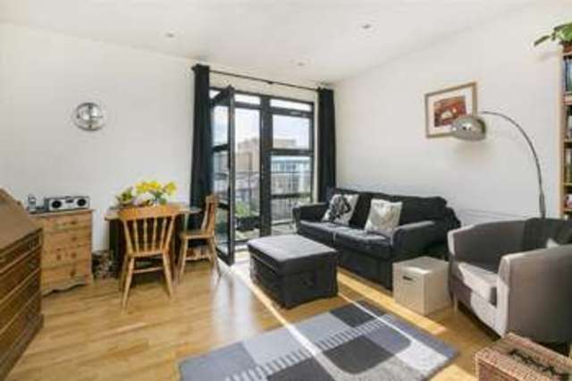  Image of 2 bedroom Apartment to rent in Scott Avenue London SW15 at East Putney, SW15 3PB