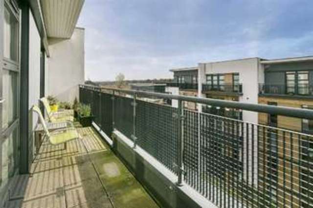  Image of 2 bedroom Apartment to rent in Scott Avenue London SW15 at East Putney, SW15 3PB