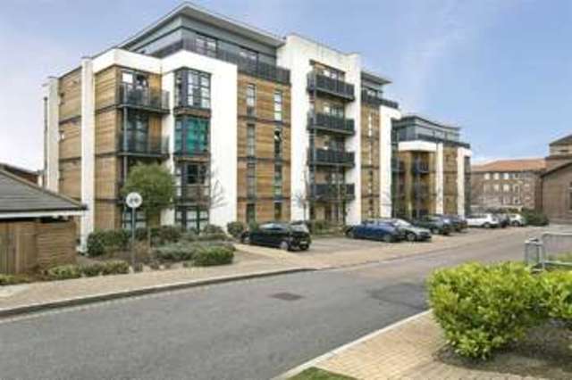  Image of 2 bedroom Apartment to rent in Scott Avenue London SW15 at East Putney, SW15 3PB