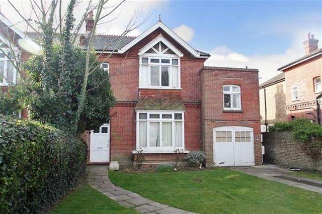  Image of 1 bedroom Flat for sale in Richmond Road Worthing BN11 at West Worthing, BN11 4AQ
