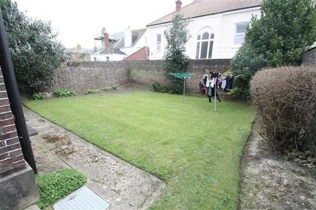  Image of 1 bedroom Flat for sale in Richmond Road Worthing BN11 at West Worthing, BN11 4AQ