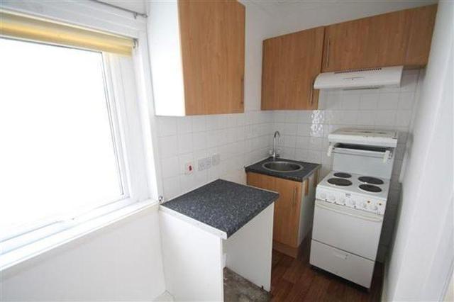  Image of 1 bedroom Flat for sale in Richmond Road Worthing BN11 at West Worthing, BN11 4AQ