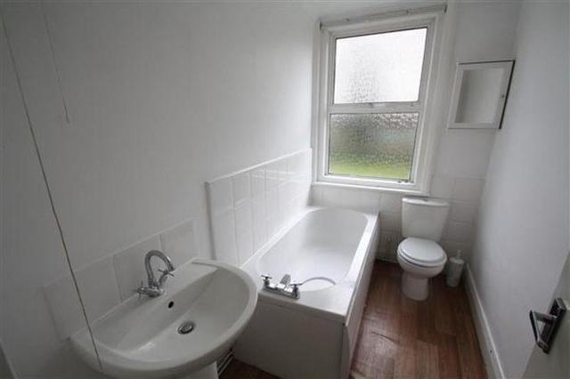  Image of 1 bedroom Flat for sale in Richmond Road Worthing BN11 at West Worthing, BN11 4AQ