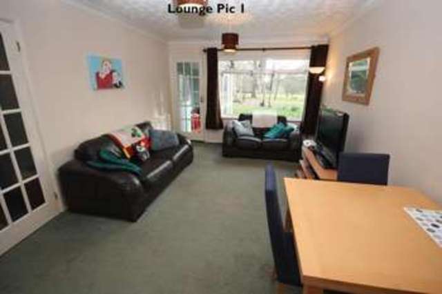  Image of 2 bedroom Flat for sale in Rickman Close Woodley Reading RG5 at Woodley  Reading, RG5 3LL