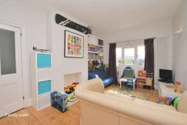  Image of 4 bedroom Detached house for sale in Ridgeway Road Redhill RH1 at Redhill Surrey, RH1 6PQ