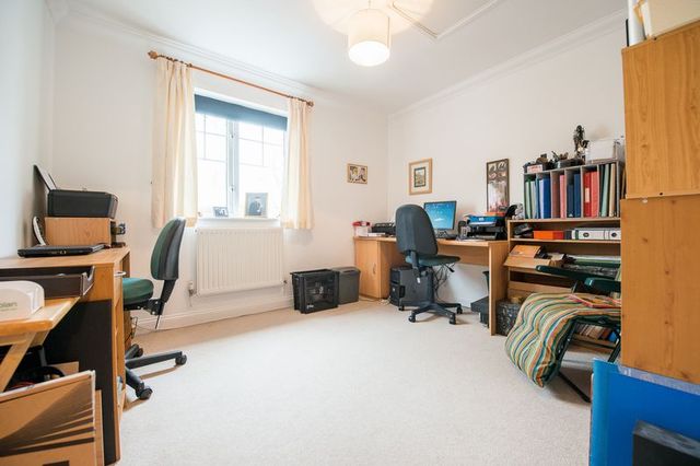  Image of 4 bedroom Detached house for sale in Rivets Close Aylesbury HP21 at Rivets Close  Aylesbury, HP21 8JP