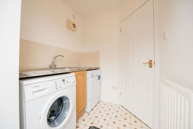  Image of 4 bedroom Detached house for sale in Rivets Close Aylesbury HP21 at Rivets Close  Aylesbury, HP21 8JP