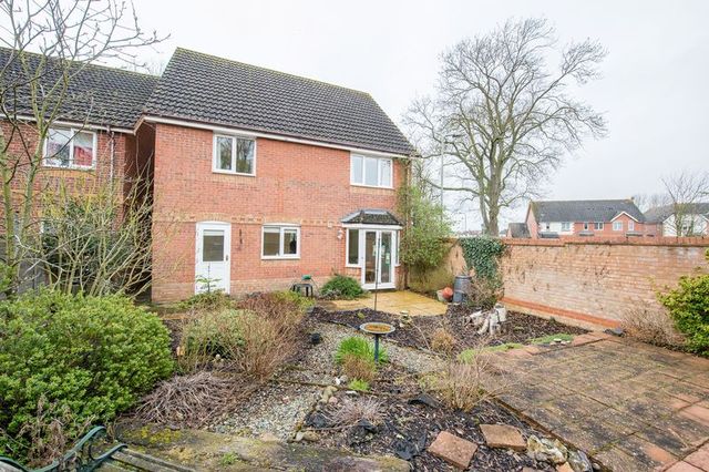  Image of 4 bedroom Detached house for sale in Rivets Close Aylesbury HP21 at Rivets Close  Aylesbury, HP21 8JP