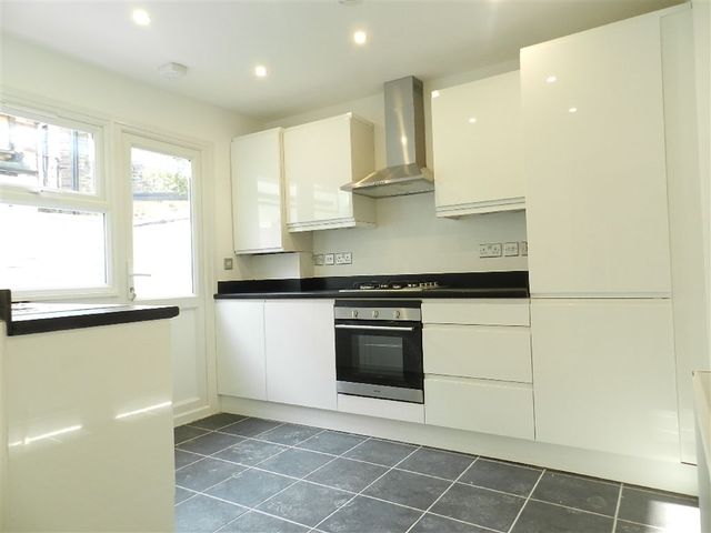 Image of 2 bedroom Property to rent in Robertson Street London SW8 at Robertson Street London London, SW8 3TX