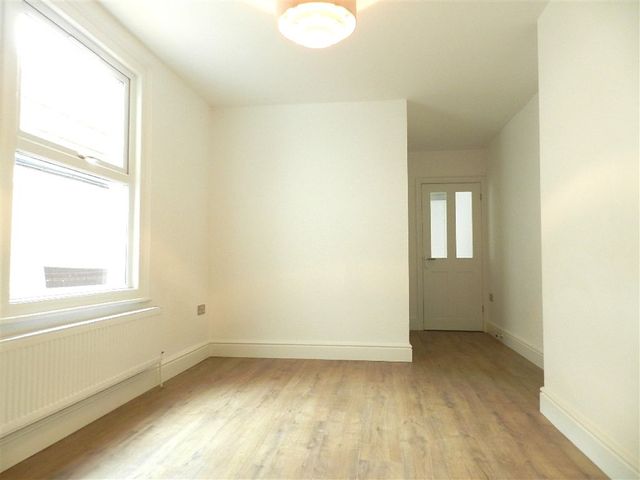  Image of 2 bedroom Property to rent in Robertson Street London SW8 at Robertson Street London London, SW8 3TX