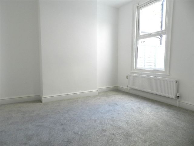  Image of 2 bedroom Property to rent in Robertson Street London SW8 at Robertson Street London London, SW8 3TX
