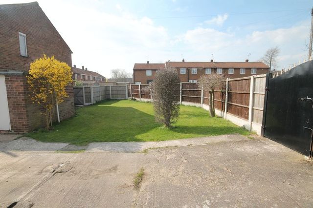  Image of 3 bedroom Semi-Detached house to rent in Rodsley Crescent Littleover Derby DE23 at Rodsley Crescent Littleover Derby, DE23 2NY