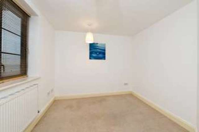  Image of 3 bedroom Maisonette to rent in Roehampton Lane London SW15 at Roehampton Lane  Putney, SW15 4LB