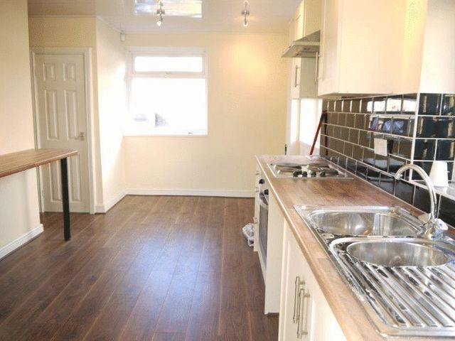  Image of 3 bedroom Semi-Detached house to rent in Rowlestone Rise Greengates Bradford BD10 at Rowlestone Rise Greengates Bradford, BD10 0DS