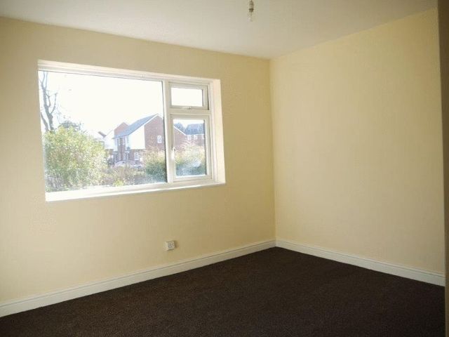  Image of 3 bedroom Semi-Detached house to rent in Rowlestone Rise Greengates Bradford BD10 at Rowlestone Rise Greengates Bradford, BD10 0DS