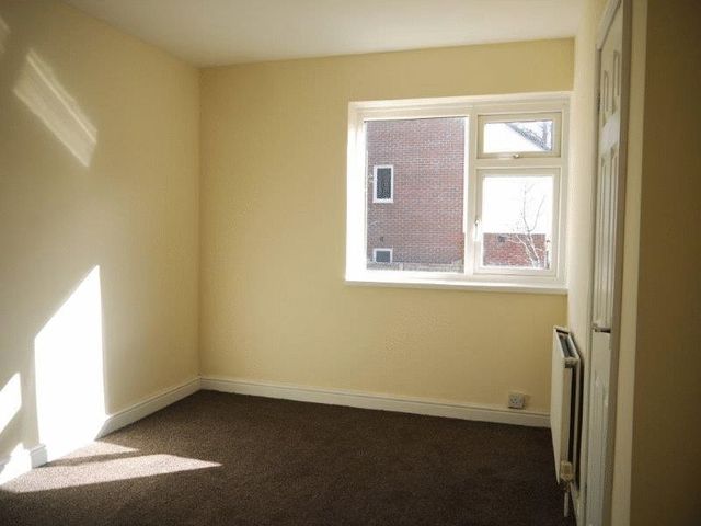  Image of 3 bedroom Semi-Detached house to rent in Rowlestone Rise Greengates Bradford BD10 at Rowlestone Rise Greengates Bradford, BD10 0DS
