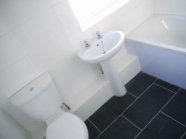  Image of 3 bedroom Semi-Detached house to rent in Rowlestone Rise Greengates Bradford BD10 at Rowlestone Rise Greengates Bradford, BD10 0DS