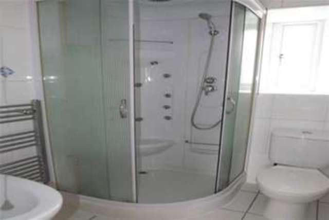  Image of 2 bedroom Flat to rent in Royal Street Gourock PA19 at Gourock, PA19 1PW