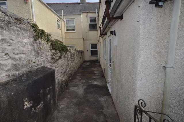  Image of 1 bedroom Semi-Detached house to rent in Salcombe Road Plymouth PL4 at Salcombe Road  Plymouth, PL4 7NF