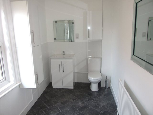  Image of 1 bedroom House Share to rent in Salisbury Road Reading RG30 at Reading Berkshire Reading, RG30 1BJ