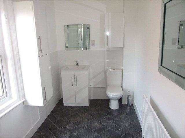  Image of 1 bedroom House Share to rent in Salisbury Road Reading RG30 at Reading Berkshire Reading, RG30 1BJ