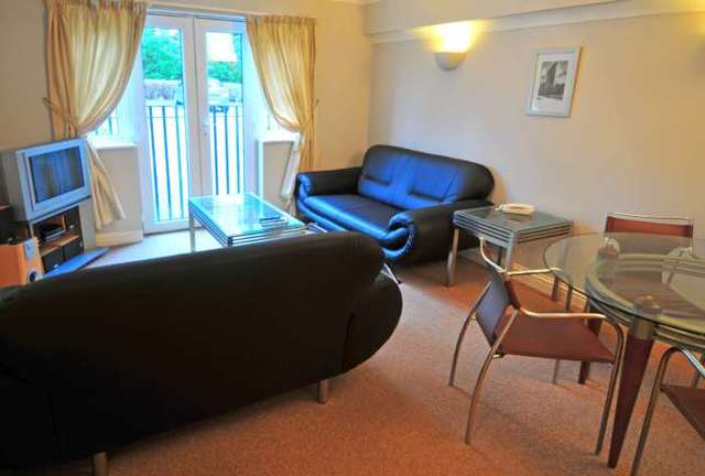  Image of 2 bedroom Apartment to rent in Newbury Road Crawley RH10 at Sandown Court, Newbury Road Worth Crawley, RH10 7SN