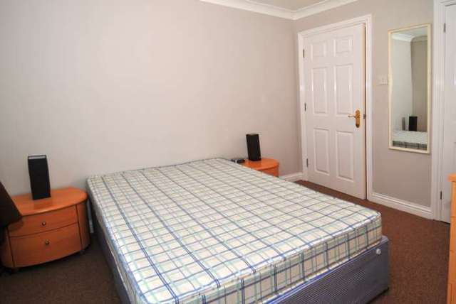  Image of 2 bedroom Apartment to rent in Newbury Road Crawley RH10 at Sandown Court, Newbury Road Worth Crawley, RH10 7SN