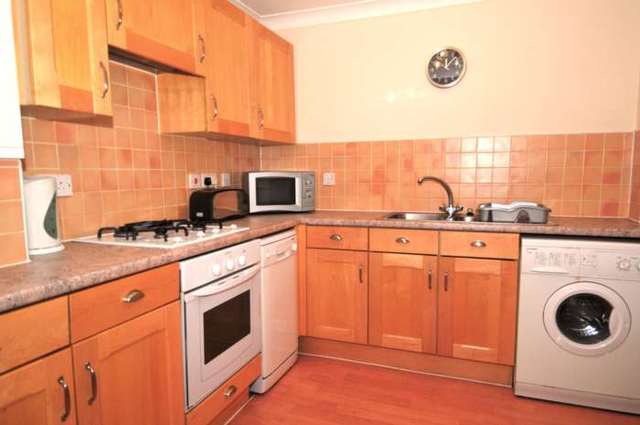  Image of 2 bedroom Apartment to rent in Newbury Road Crawley RH10 at Sandown Court, Newbury Road Worth Crawley, RH10 7SN