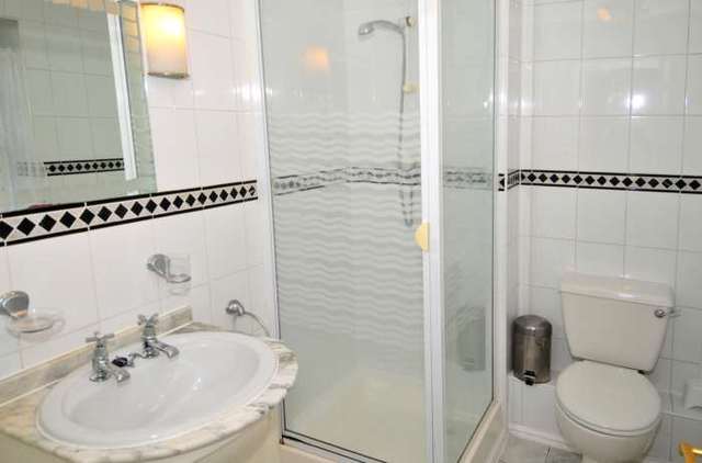  Image of 2 bedroom Apartment to rent in Newbury Road Crawley RH10 at Sandown Court, Newbury Road Worth Crawley, RH10 7SN