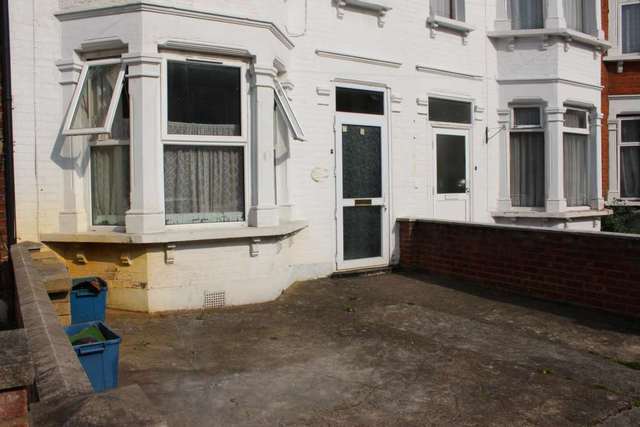  Image of 2 bedroom Flat to rent in Sandyhill Road Ilford IG1 at Sandyhill Road  Ilford, IG1 2ET